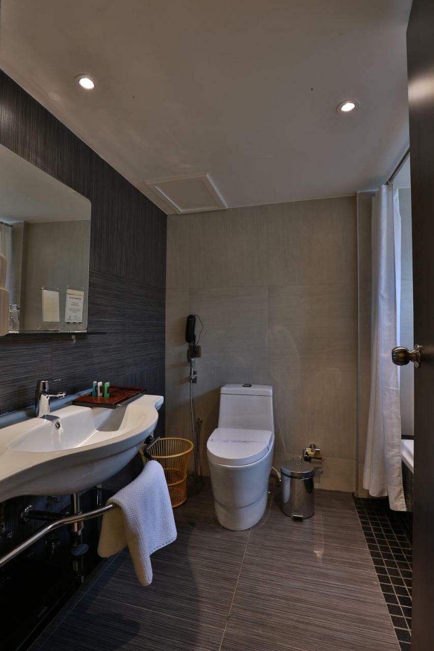 Hotel Luminara Kochi Екстер'єр фото